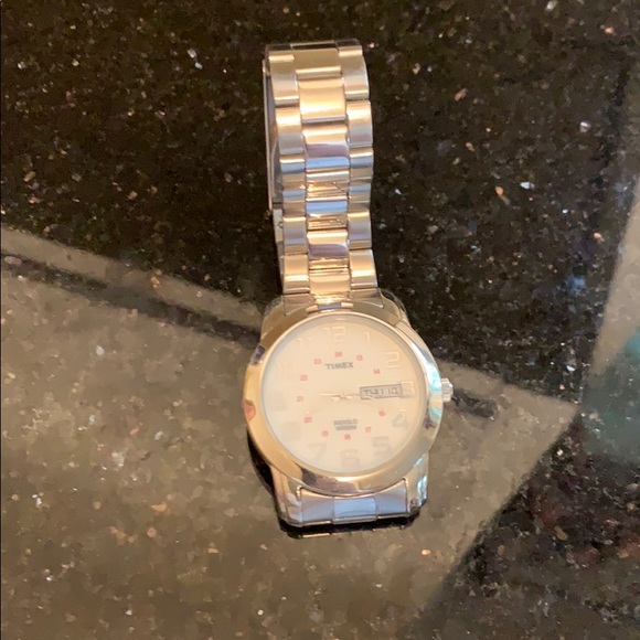 Men’s Timex - Picture 2 of 3